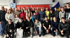 Леонід Ніколаєнко нагородив сумських спортсменів і тренерів новою екіпіровкою