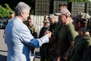 Петро Порошенко передав у війська першу партію модернізованих комплексів «Ай-Петрі»